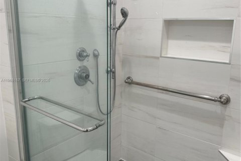 Снять в аренду кондоминиум в Бэл-Харбор, Флорида 1 спальня, 91.6м2, № 2029523 - фото 14