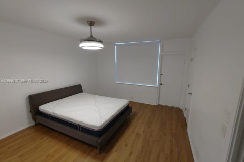 Снять в аренду кондоминиум в Бэл-Харбор, Флорида 1 спальня, 91.6м2, № 2029523 - фото 12