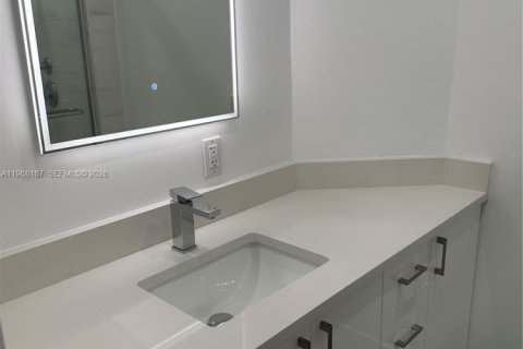 Снять в аренду кондоминиум в Бэл-Харбор, Флорида 1 спальня, 91.6м2, № 2029523 - фото 15