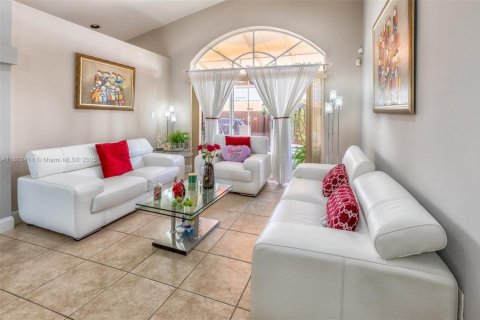 Casa en venta en Miami, Florida, 3 dormitorios, 151.52 m2 № 1688633 - foto 8