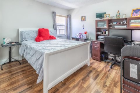 Casa en venta en Miami, Florida, 3 dormitorios, 151.52 m2 № 1688633 - foto 17