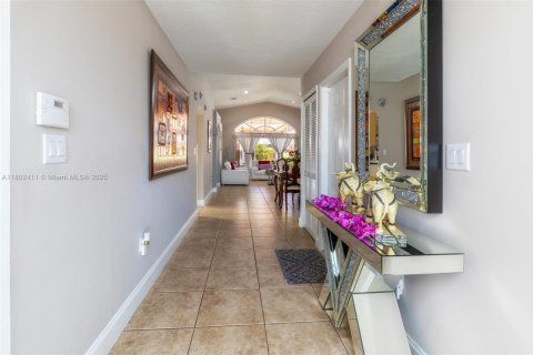 Casa en venta en Miami, Florida, 3 dormitorios, 151.52 m2 № 1688633 - foto 4