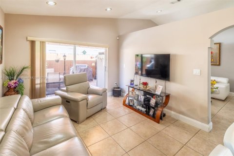 Casa en venta en Miami, Florida, 3 dormitorios, 151.52 m2 № 1688633 - foto 13