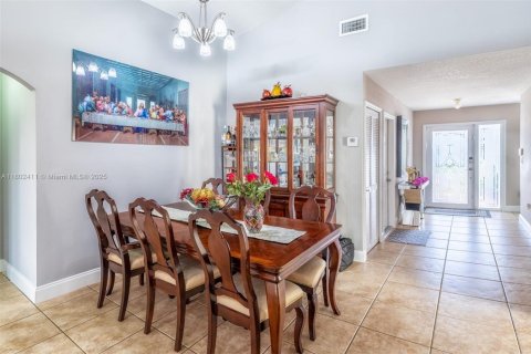 Casa en venta en Miami, Florida, 3 dormitorios, 151.52 m2 № 1688633 - foto 5