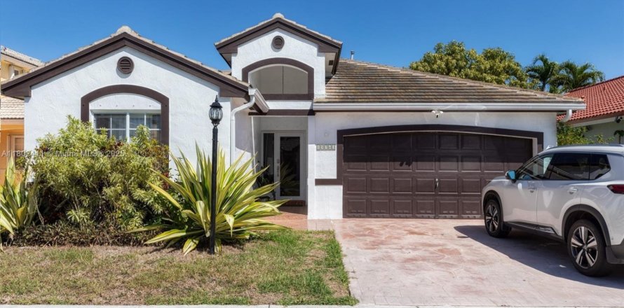 Casa en Miami, Florida 3 dormitorios, 151.52 m2 № 1688633