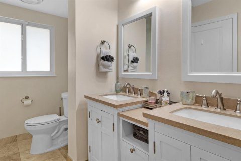 House in Fort Lauderdale, Florida 3 bedrooms, 237.83 sq.m. № 2171539 - photo 19