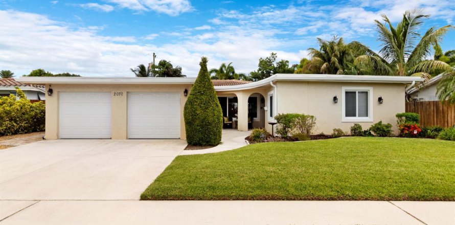 House in Fort Lauderdale, Florida 3 bedrooms, 237.83 sq.m. № 2171539