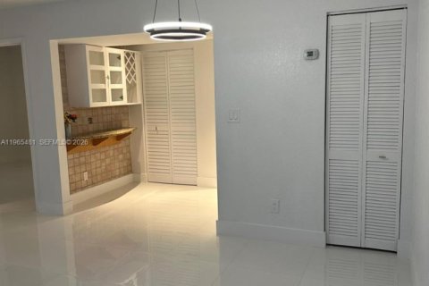 Townhouse in Miami, Florida 3 bedrooms, 126.81 sq.m. № 2027116 - photo 9