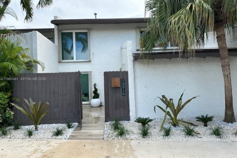 Townhouse in Miami, Florida 3 bedrooms, 126.81 sq.m. № 2027116