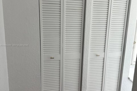 Townhouse in Miami, Florida 3 bedrooms, 126.81 sq.m. № 2027116 - photo 17