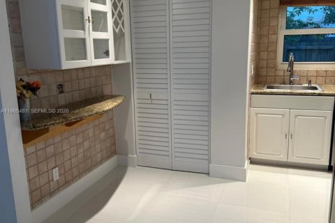 Townhouse in Miami, Florida 3 bedrooms, 126.81 sq.m. № 2027116 - photo 11