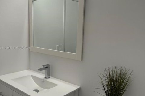 Townhouse in Miami, Florida 3 bedrooms, 126.81 sq.m. № 2027116 - photo 25