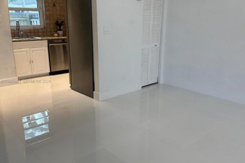 Townhouse in Miami, Florida 3 bedrooms, 126.81 sq.m. № 2027116 - photo 8