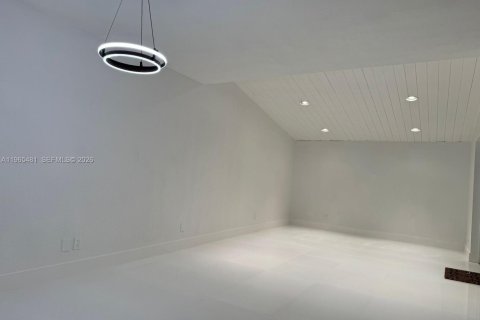 Townhouse in Miami, Florida 3 bedrooms, 126.81 sq.m. № 2027116 - photo 6