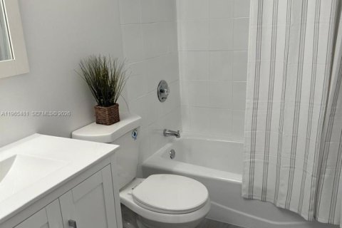 Townhouse in Miami, Florida 3 bedrooms, 126.81 sq.m. № 2027116 - photo 23