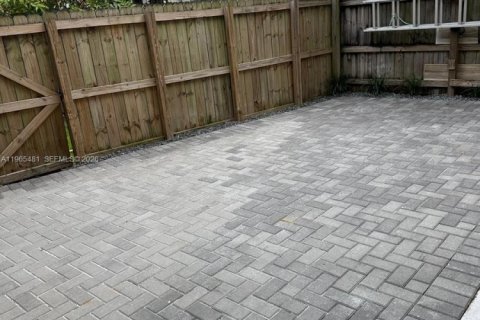 Townhouse in Miami, Florida 3 bedrooms, 126.81 sq.m. № 2027116 - photo 30