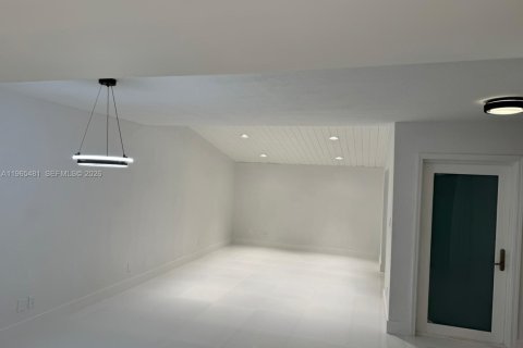 Townhouse in Miami, Florida 3 bedrooms, 126.81 sq.m. № 2027116 - photo 5