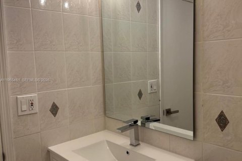 Townhouse in Miami, Florida 3 bedrooms, 126.81 sq.m. № 2027116 - photo 12