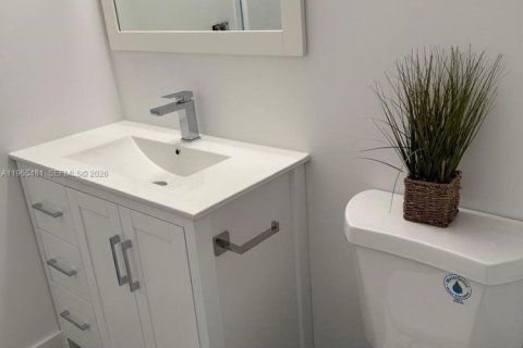 Townhouse in Miami, Florida 3 bedrooms, 126.81 sq.m. № 2027116 - photo 26