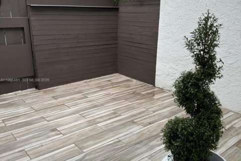 Townhouse in Miami, Florida 3 bedrooms, 126.81 sq.m. № 2027116 - photo 3