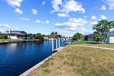 Casa en venta en Punta Gorda, Florida, 2 dormitorios, 133.78 m2 № 2427531 - foto 2