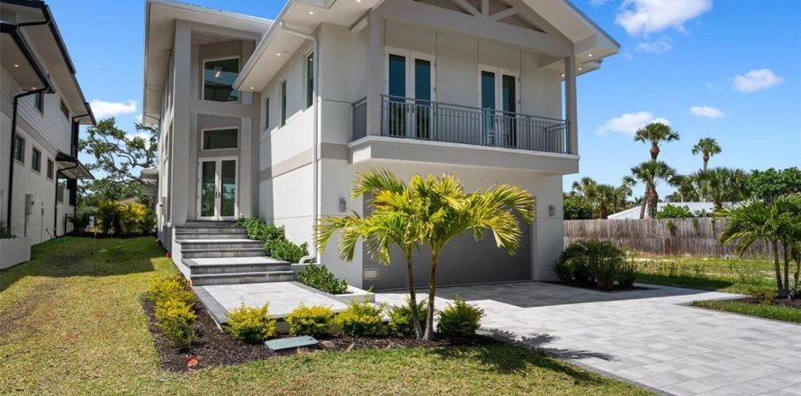 House in Sarasota, Florida 4 bedrooms, 349.78 sq.m. № 2208570