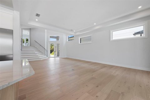 House in Sarasota, Florida 4 bedrooms, 349.78 sq.m. № 2208570 - photo 15