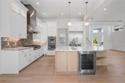 House in Sarasota, Florida 4 bedrooms, 349.78 sq.m. № 2208570 - photo 26