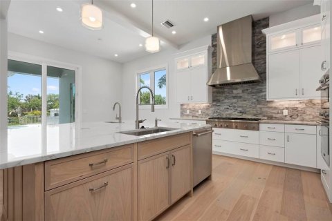 House in Sarasota, Florida 4 bedrooms, 349.78 sq.m. № 2208570 - photo 30