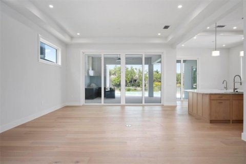 House in Sarasota, Florida 4 bedrooms, 349.78 sq.m. № 2208570 - photo 11