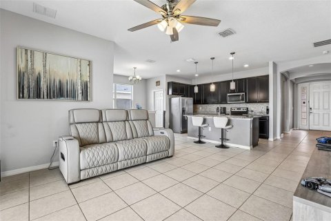 House in Davenport, Florida 4 bedrooms, 169.18 sq.m. № 2126388 - photo 7