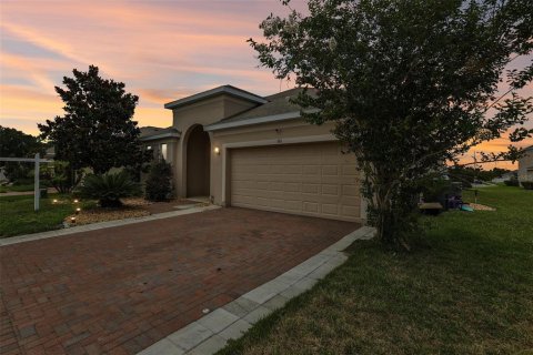 House in Davenport, Florida 4 bedrooms, 169.18 sq.m. № 2126388 - photo 2