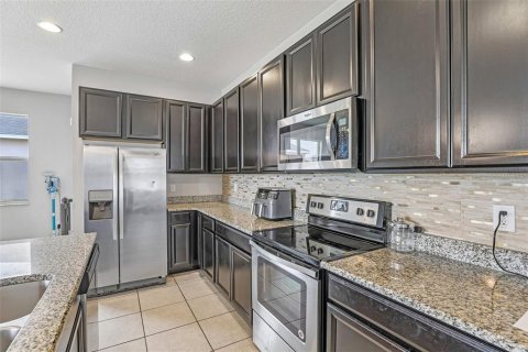 House in Davenport, Florida 4 bedrooms, 169.18 sq.m. № 2126388 - photo 5