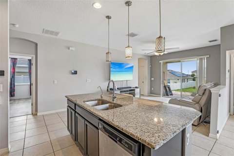 House in Davenport, Florida 4 bedrooms, 169.18 sq.m. № 2126388 - photo 4