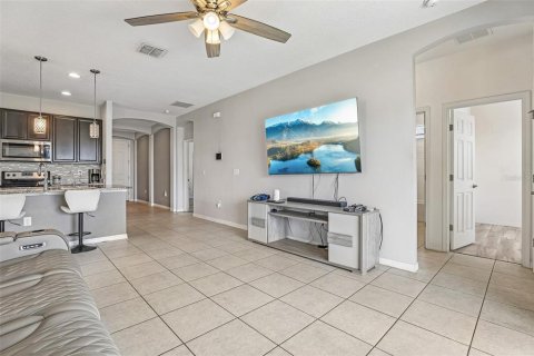 House in Davenport, Florida 4 bedrooms, 169.18 sq.m. № 2126388 - photo 9