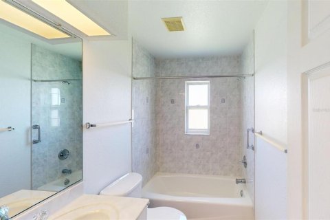 House in Englewood, Florida 3 bedrooms, 150.22 sq.m. № 1746780 - photo 30