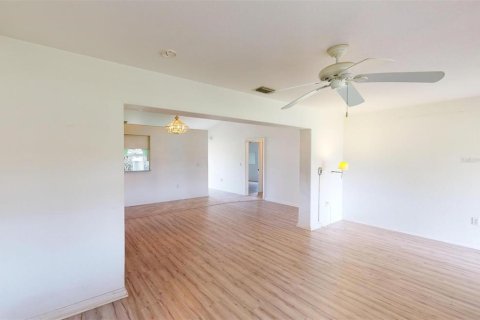 House in Englewood, Florida 3 bedrooms, 150.22 sq.m. № 1746780 - photo 9