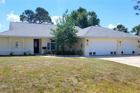 House in Englewood, Florida 3 bedrooms, 150.22 sq.m. № 1746780 - photo 1