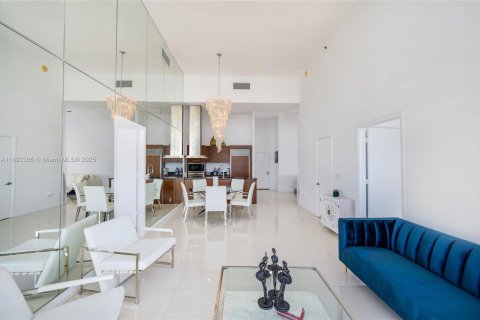 Condo in Miami, Florida, 2 bedrooms  № 2061426 - photo 6
