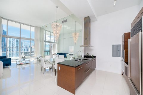 Condo in Miami, Florida, 2 bedrooms  № 2061426 - photo 4