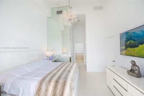 Condo in Miami, Florida, 2 bedrooms  № 2061426 - photo 8