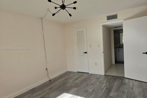 Купить кондоминиум в Санрайз, Флорида 1 спальня, 59.46м2, № 1942456 - фото 3