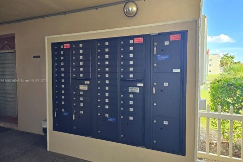 Купить кондоминиум в Санрайз, Флорида 1 спальня, 59.46м2, № 1942456 - фото 24