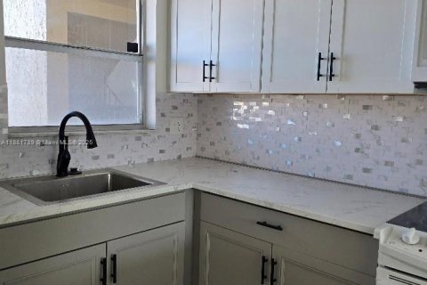 Купить кондоминиум в Санрайз, Флорида 1 спальня, 59.46м2, № 1942456 - фото 15