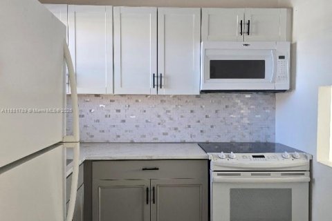 Купить кондоминиум в Санрайз, Флорида 1 спальня, 59.46м2, № 1942456 - фото 19