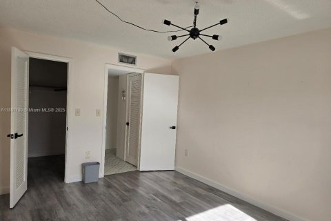 Купить кондоминиум в Санрайз, Флорида 1 спальня, 59.46м2, № 1942456 - фото 11