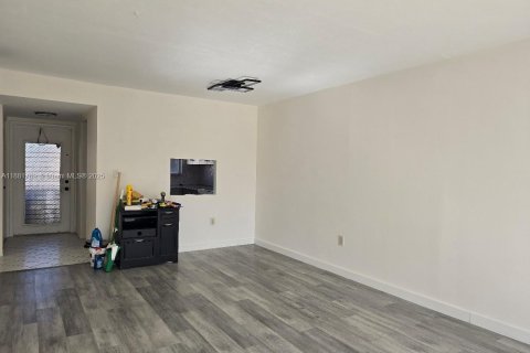 Купить кондоминиум в Санрайз, Флорида 1 спальня, 59.46м2, № 1942456 - фото 23