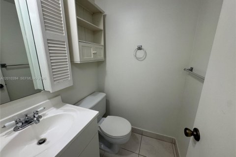 Condo in Miami, Florida, 1 bedroom  № 2073104 - photo 4
