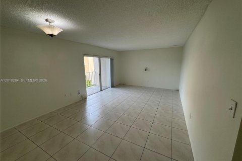 Condo in Miami, Florida, 1 bedroom  № 2073104 - photo 3