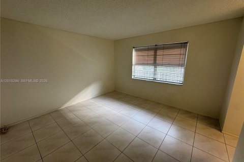 Condo in Miami, Florida, 1 bedroom  № 2073104 - photo 5